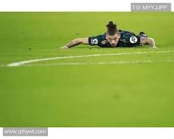 英超｜替补中场客串9号位双响 枪手两枪轰狐狸