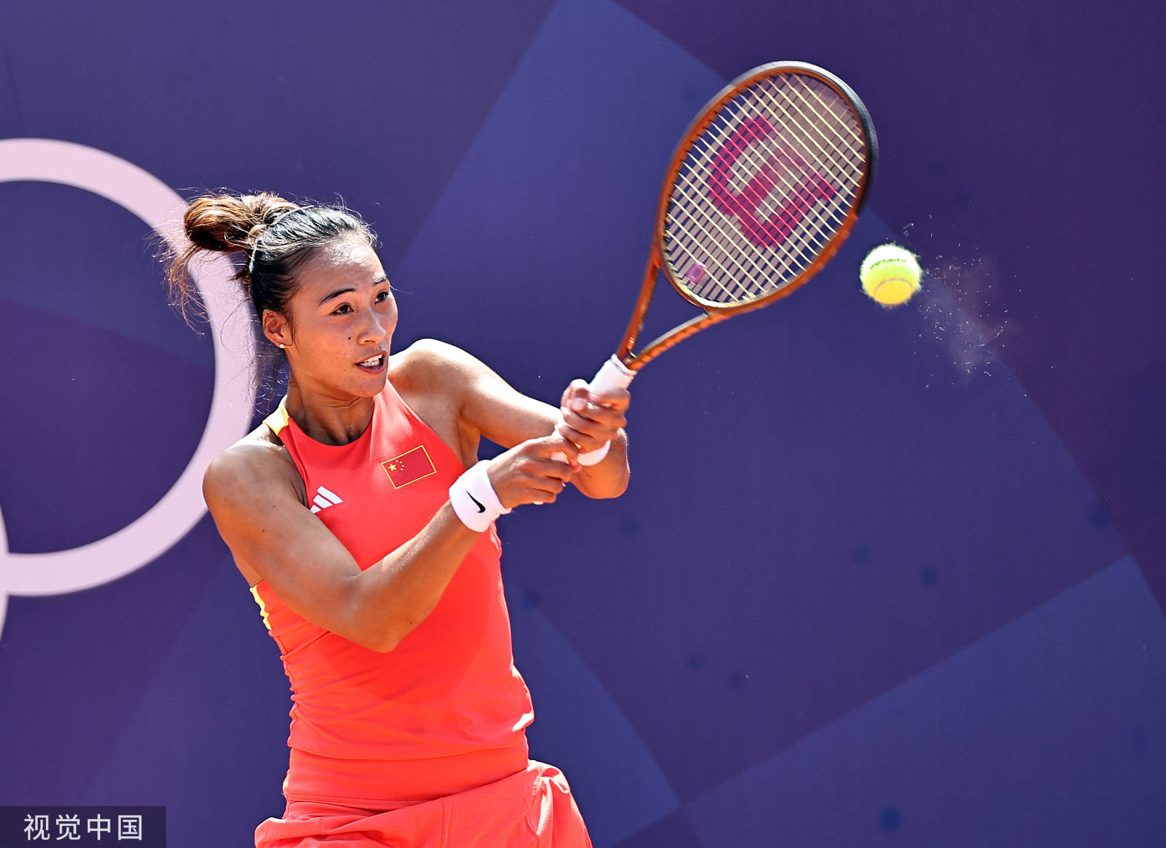 足球比赛中 足球比赛中